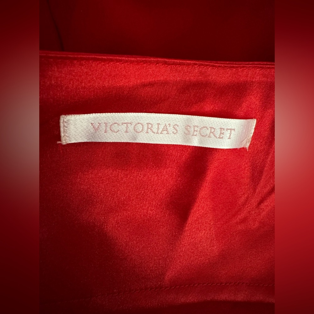 Elegant Red Women's Nightgown - Picture 7 of 10